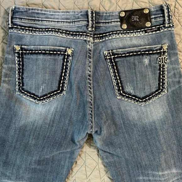Miss Me Boyfriend Straight Leg Fit Faded and Distressed Jeans Size‎ 31 Large - Picture 8 of 9
